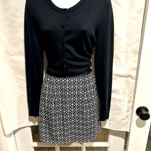 Banana Republic black and white pattern mini skirt, size 12, elastic waist